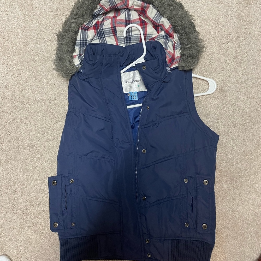 Maurice’s navy puffer vest with detachable fur hood size small